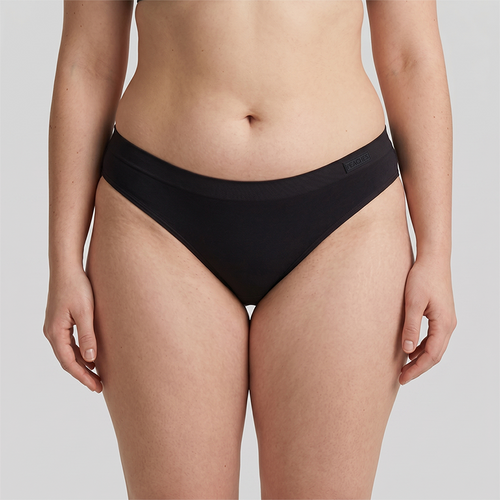 Peaches The Comfortable Trio Pack — seamless bikini underwear worn by model, front view